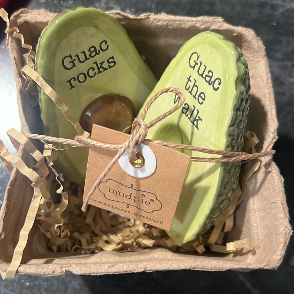 Mud Pie Avocado salt and pepper shakers